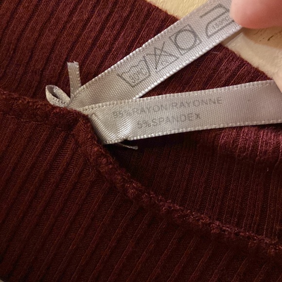 Rust short sleeve zippered top - size medium - NWOT - Picture 3 of 9